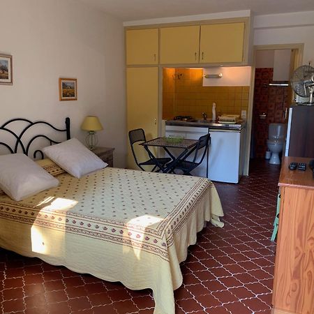 Les Oliviers Apartment Grimaud Exterior photo